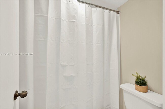 Building Photo - 9255 SW 125th Ave