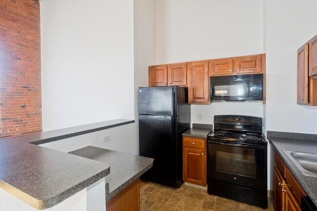 Building Photo - 45 Willow St