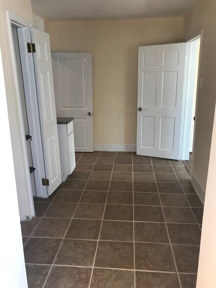 Building Photo - 533-2 Gerhard St