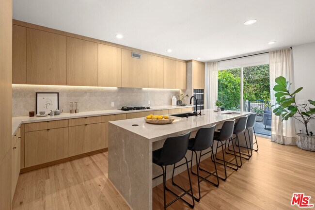 Building Photo - 6475 Zuma View Pl