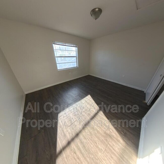 Building Photo - 4911 E Temple Heights Rd