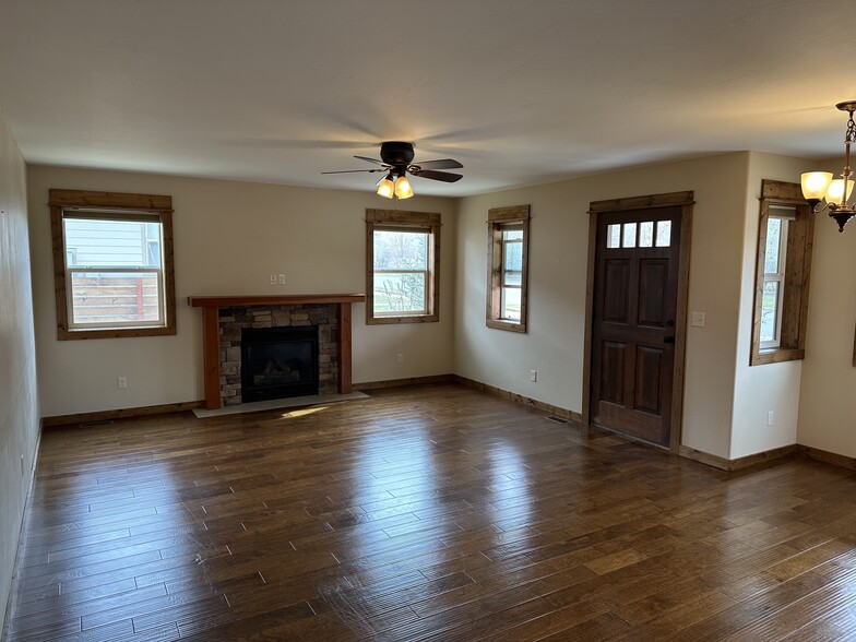 Building Photo - 504 Fowler Ave