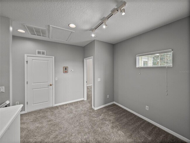Building Photo - 6222 Hadley Commons Dr