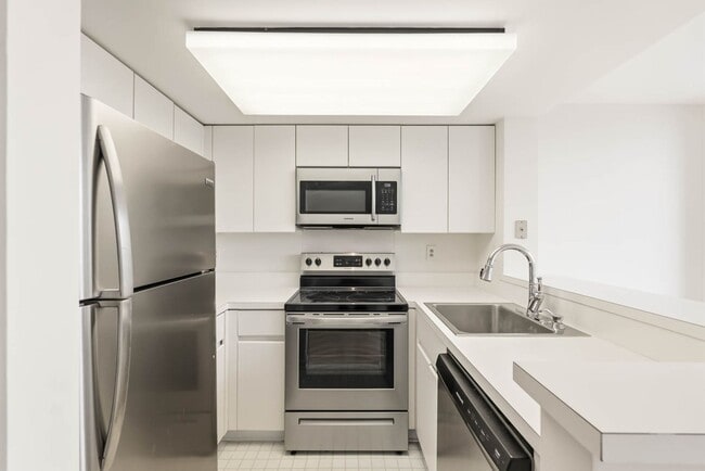 Building Photo - Penn Quarter Condo