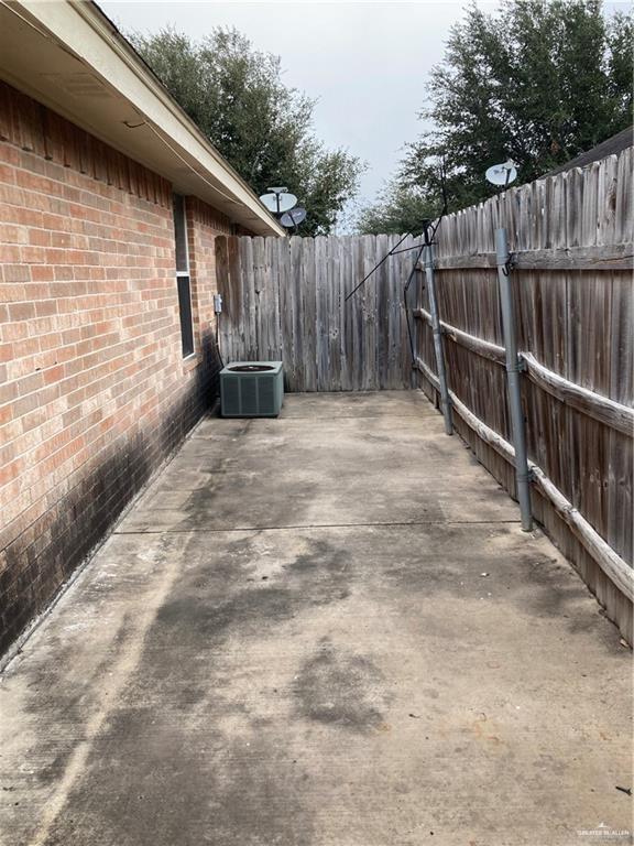 Building Photo - 8 Moonlight Ln