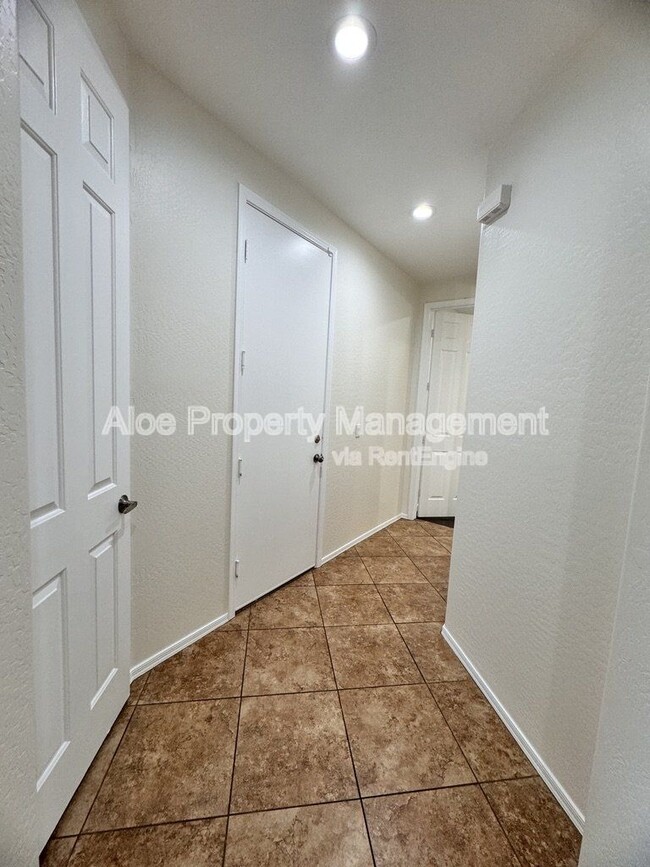 Building Photo - 14141 N 136th Ln