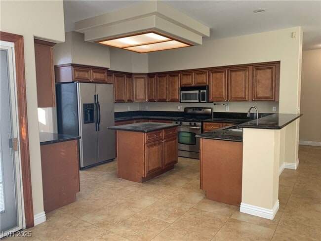Building Photo - 8441 Bay Point Dr