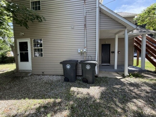 Building Photo - 653 Sherman St