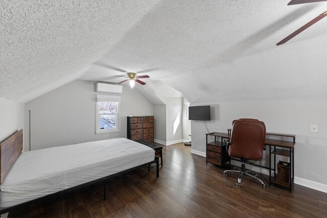 Building Photo - 2901 Zenith Ave N