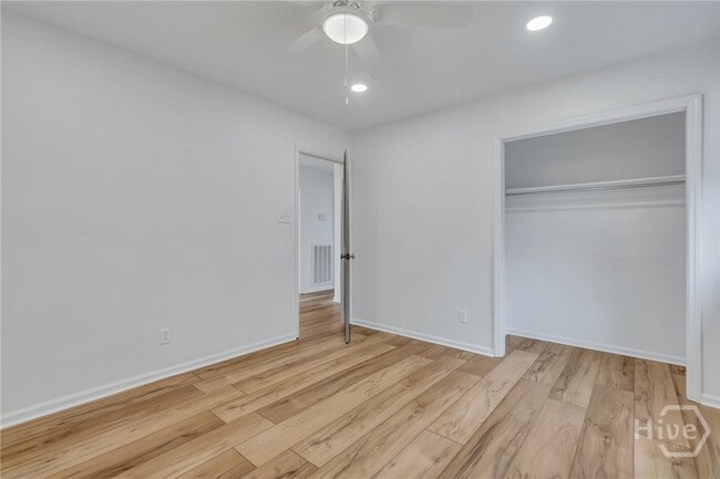 Building Photo - 1015 Mill Hill Rd