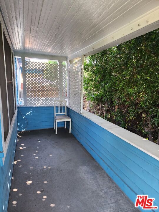 Building Photo - 1402 N Las Palmas Ave