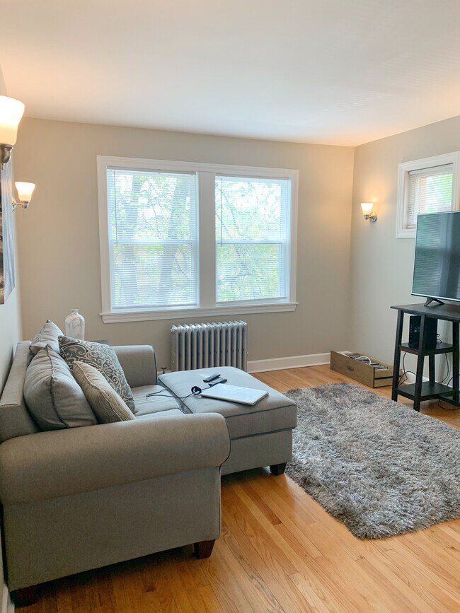 Building Photo - 1921 Grove Ave