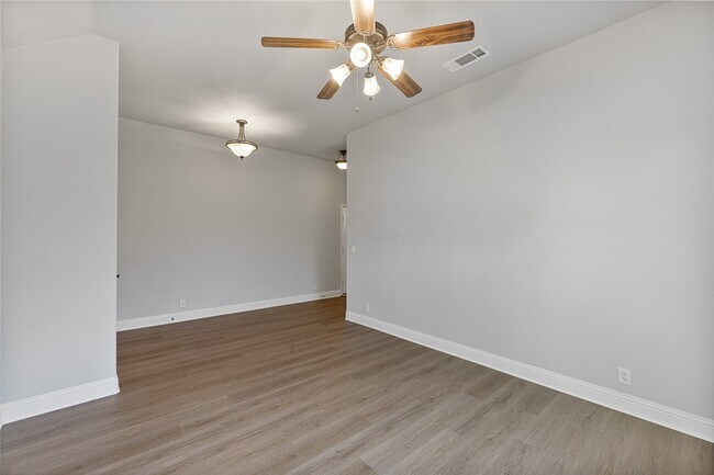 Building Photo - 300 Kelvington Dr