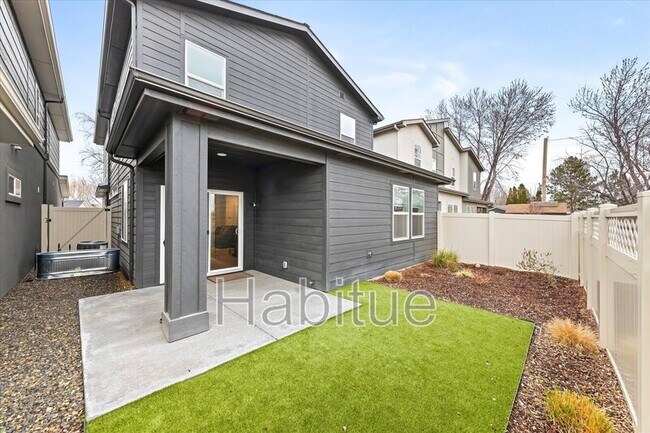 Building Photo - 917 E Bissett St