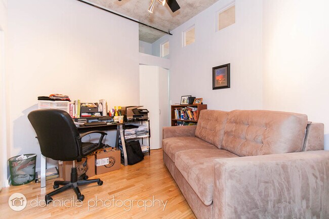 Building Photo - 1000 N Kingsbury St