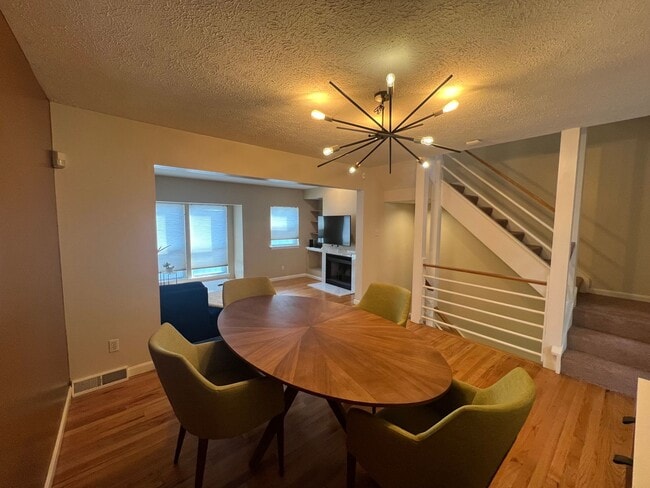 Building Photo - Beautiful 3 Bed/ 3 Bath Townhome in Private cul-de-sac in Shadyside!