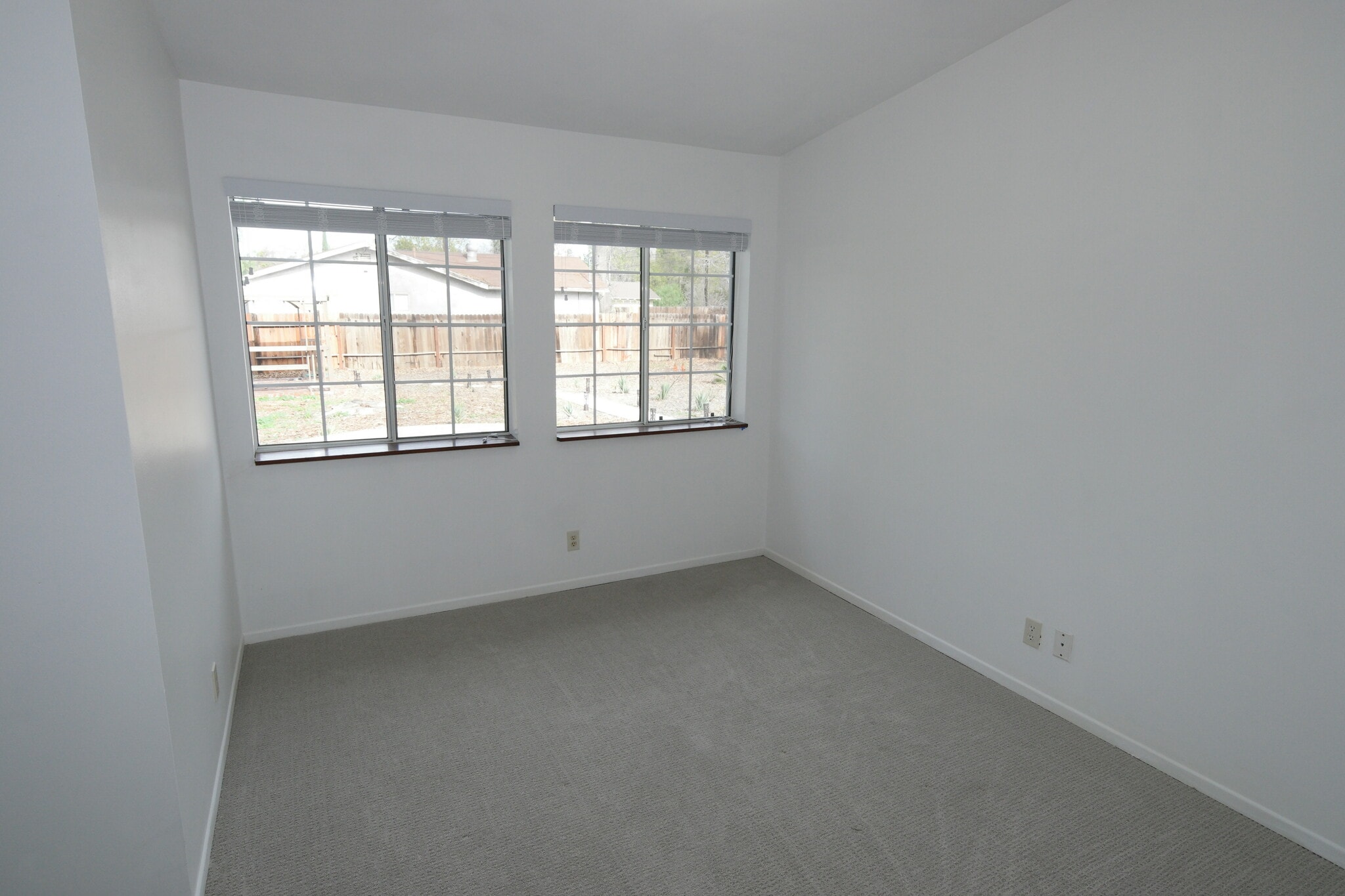 Building Photo - 611 Calle Pensamiento
