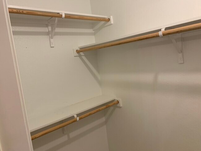 Bedroom 1,2,&3 walk in closet - 2031 Trail Gln