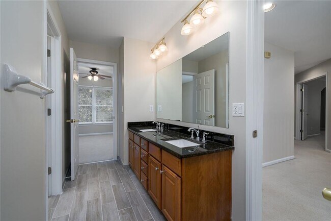 Building Photo - 174 Ennisbrook Dr SE
