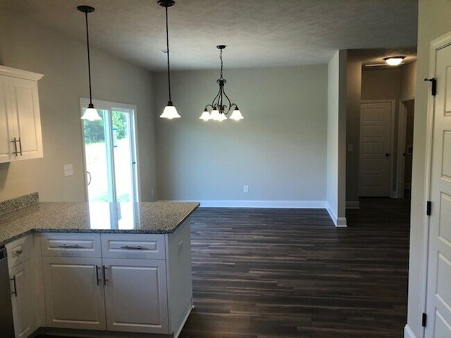 Building Photo - 103 Chancellor Ct