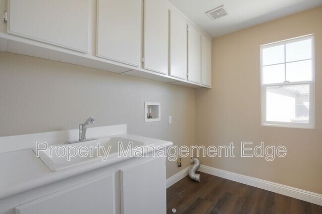 Building Photo - 34175 San Sebastian Ave
