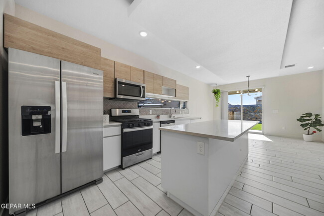 Building Photo - 3741 Peak Pl