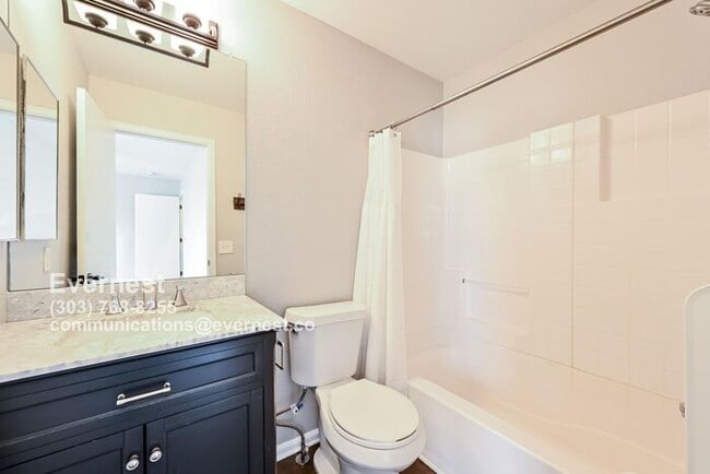 Building Photo - Beautiful 3-Bedroom Home with Modern Comfo...