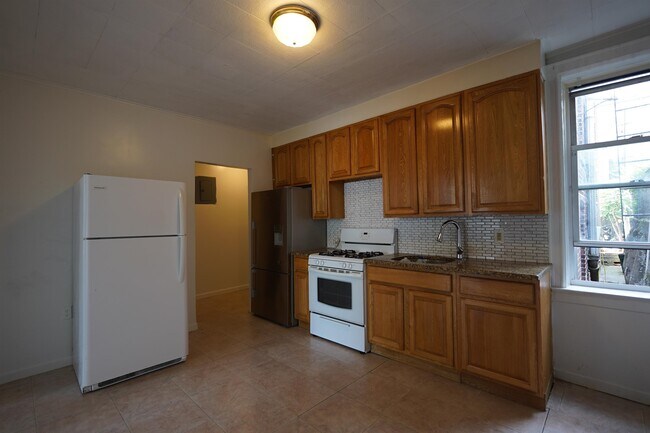 Primary Photo - 573 Ave E