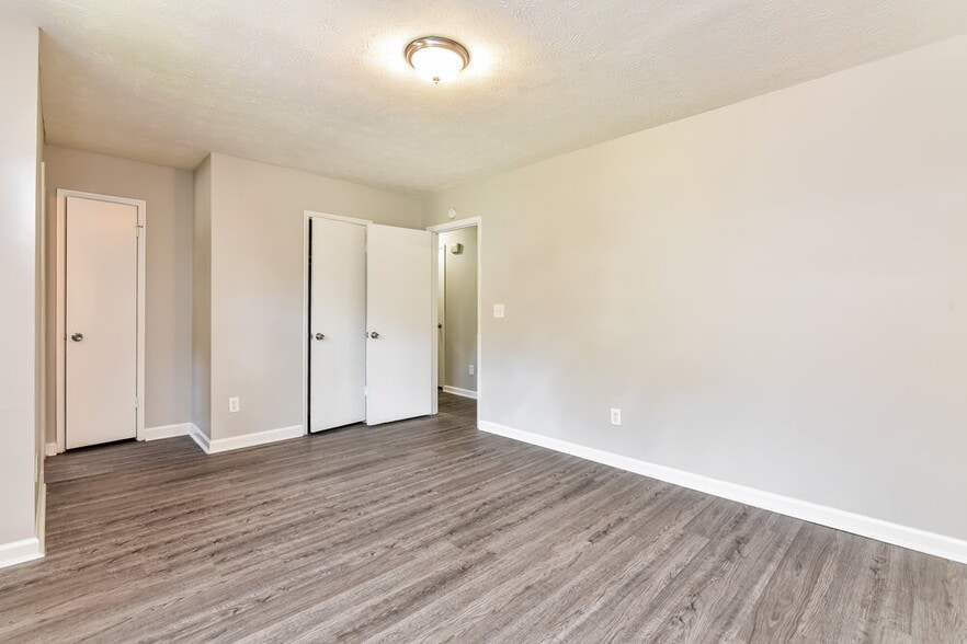 Building Photo - 4723 Old Highgate Entry