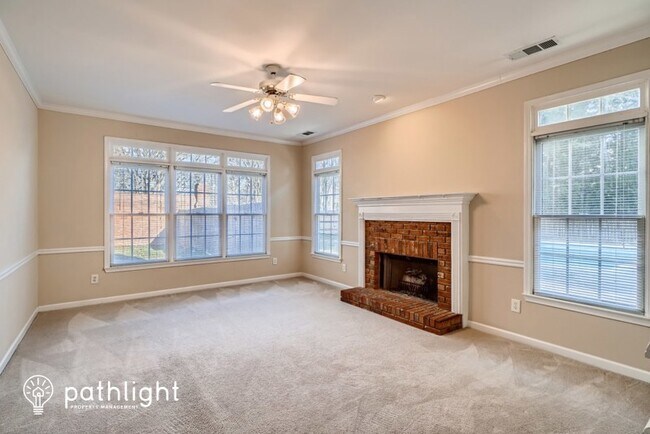 Building Photo - 902 Chadwick Park Dr