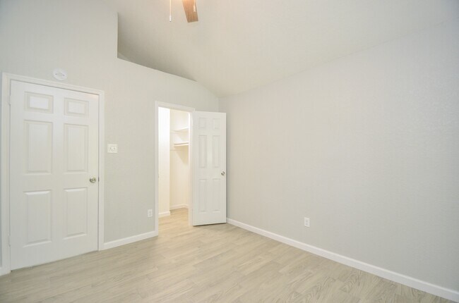 Building Photo - 2607 Harvest Moon Dr