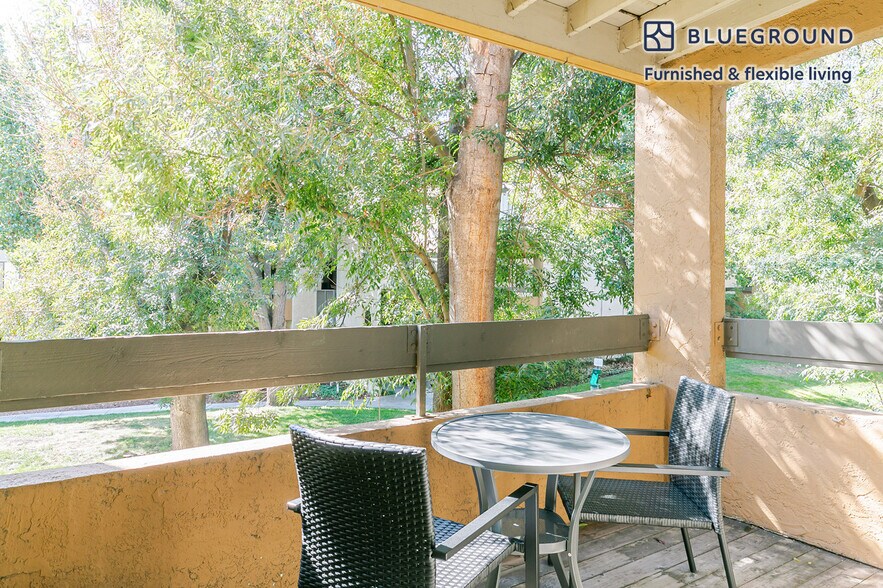 Building Photo - 1600 Villa St