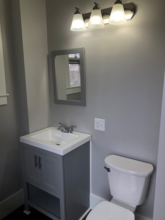 Building Photo - 44 Cushing St