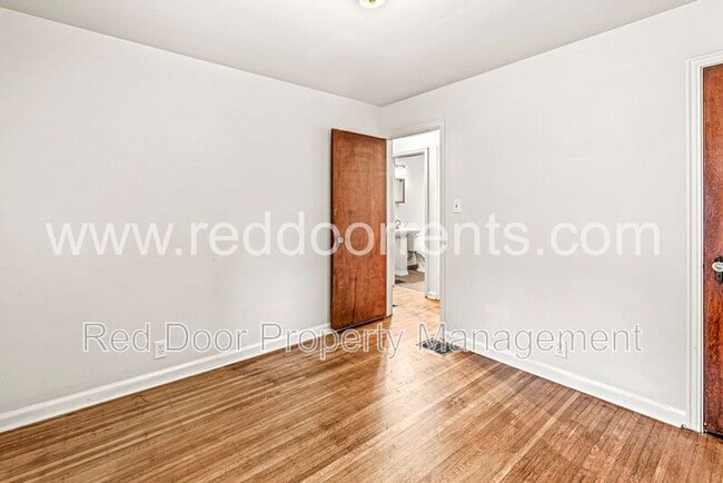 Building Photo - 4925 Crittenden Ave
