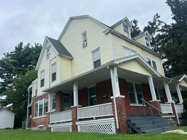 Building Photo - 1434 1st Ave