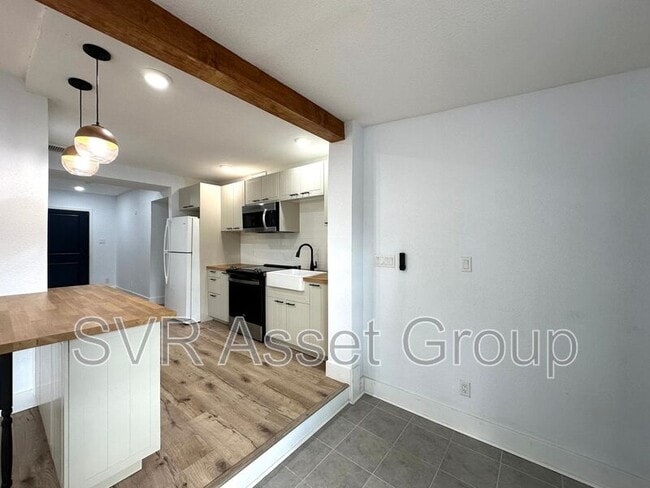 Building Photo - 8054 Graff Ln