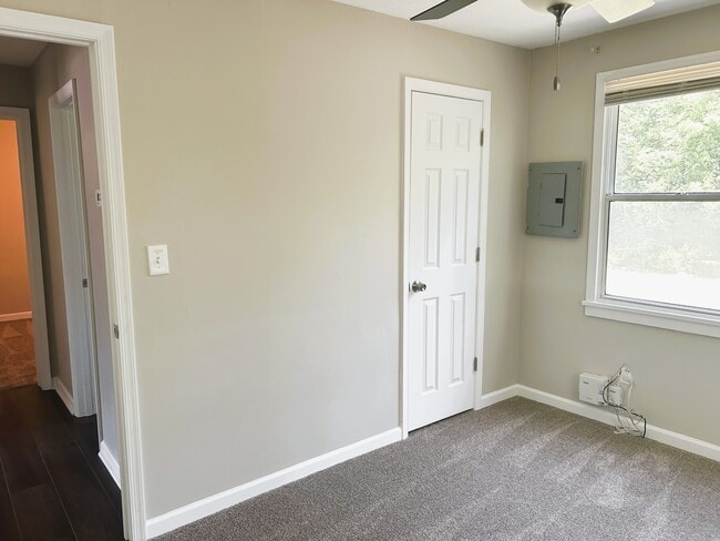 Building Photo - 133 Green Meadow Dr