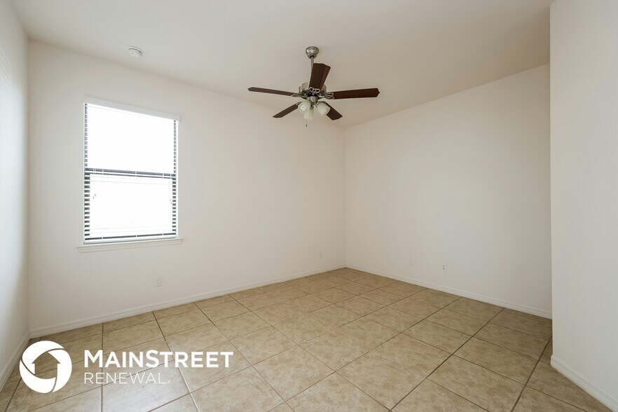 Building Photo - 1631 SW 25th Ln