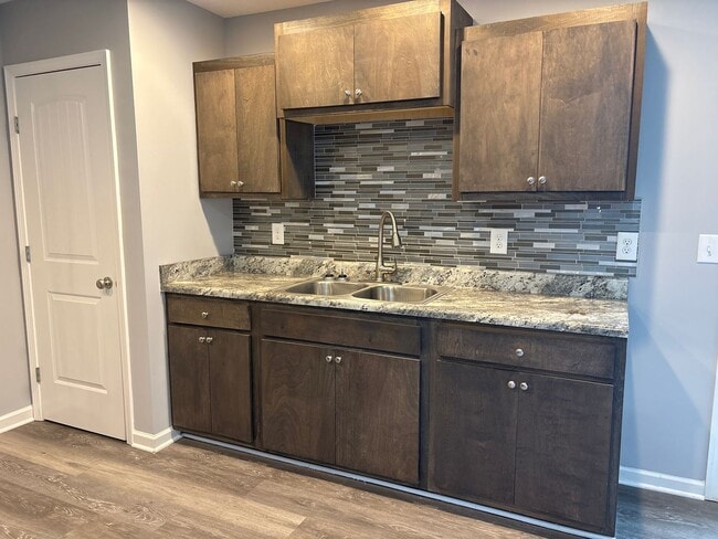 Building Photo - 315 Davis St