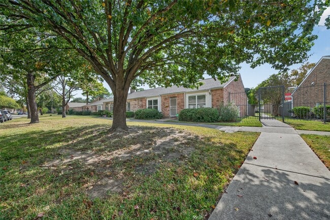 Building Photo - 10913 Bexley Dr