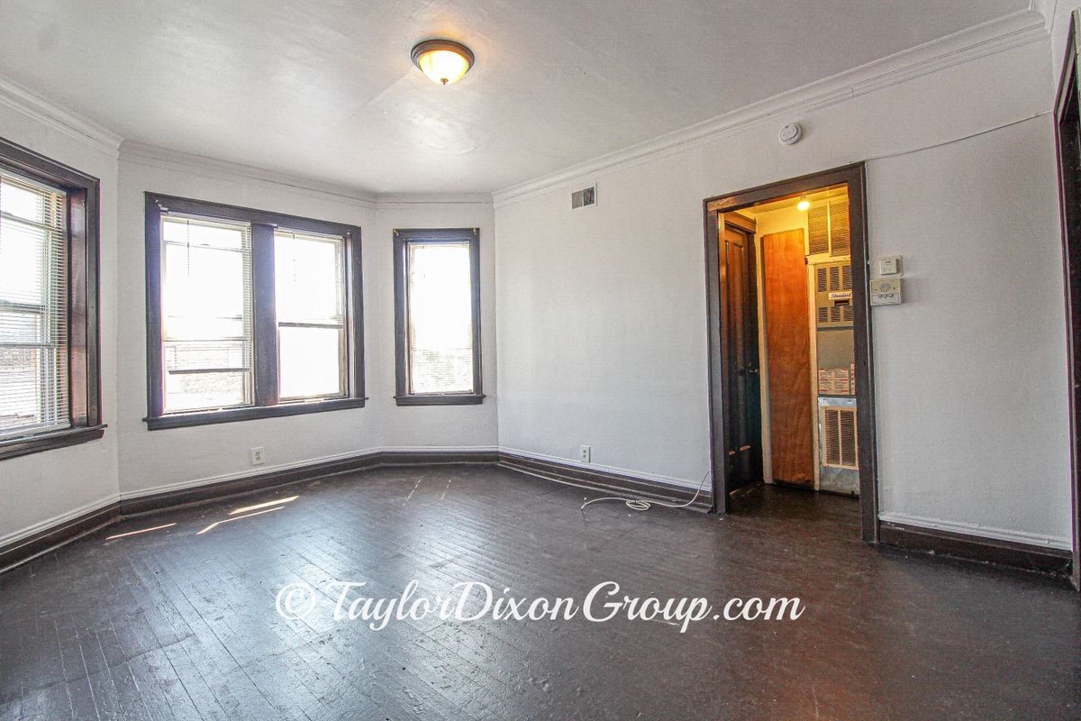 Building Photo - 3863 W Maypole Ave
