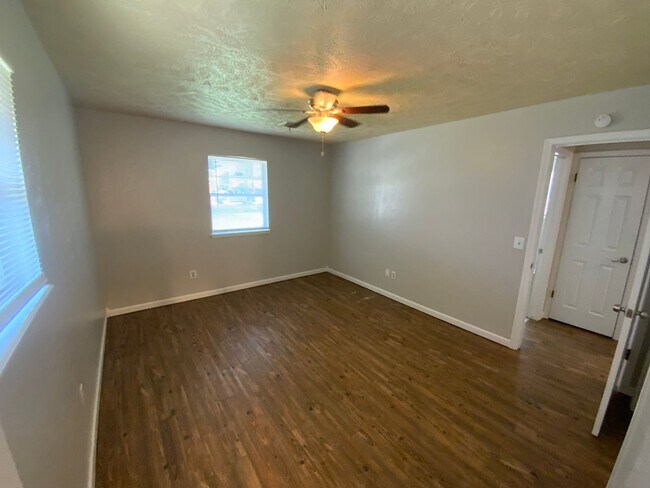 Building Photo - 2800 N Rockwell Ave