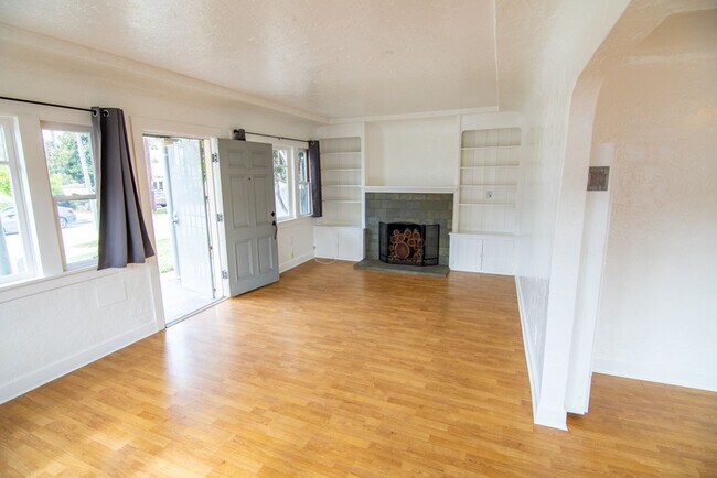 Building Photo - Charming 3-Bedroom Home for Lease in College West, San Diego
