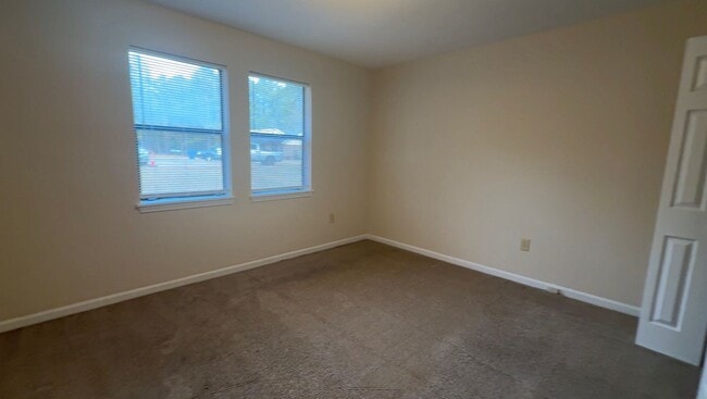 Building Photo - 150 Essex Ct