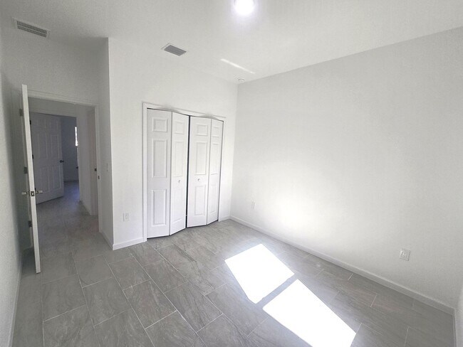 Building Photo - Brand New 4/2/2- South Lehigh Acres