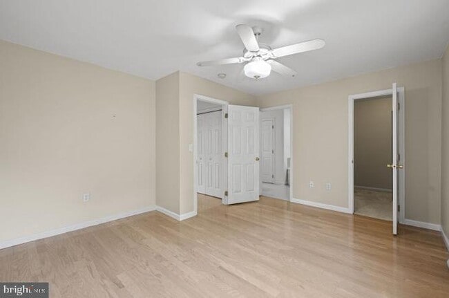 Building Photo - 262 Crescent Dr