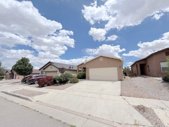 Building Photo - Beautiful 3 bed 2 bath in SW Albuquerque! Spacious layout. New Flooring! 2 Car Garage. Near 98th ...
