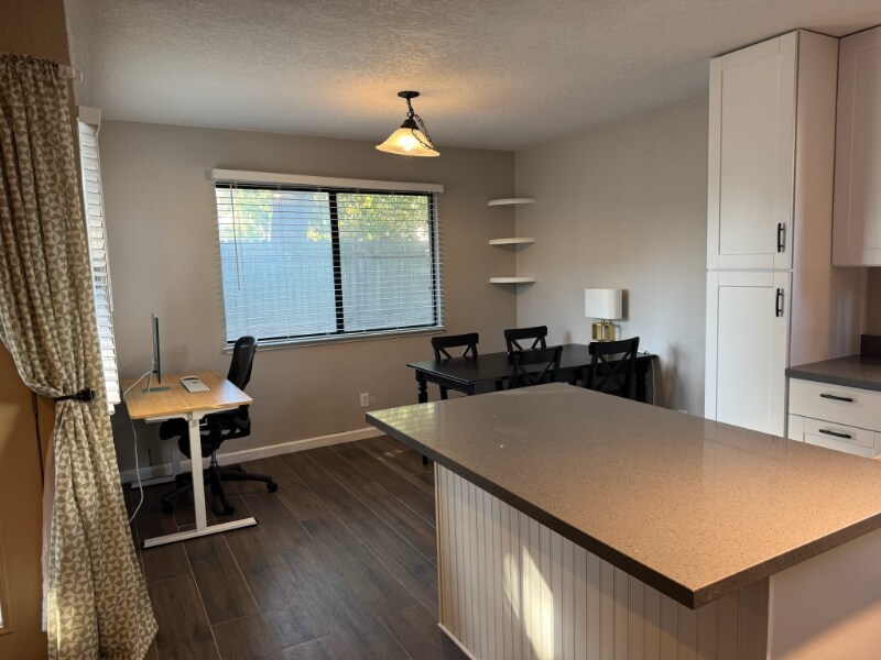 Building Photo - 9410 Aizenberg Cir