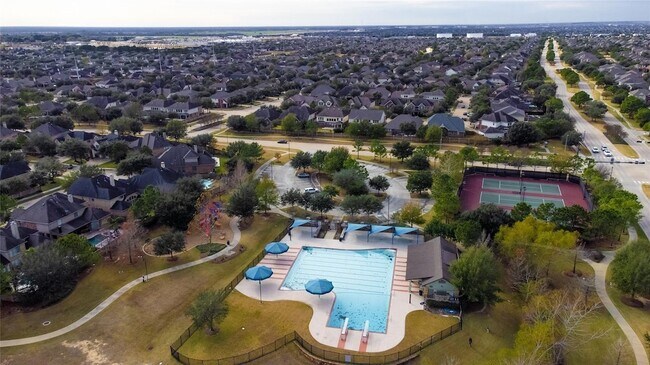 Building Photo - 26315 Cedar Pine Dr
