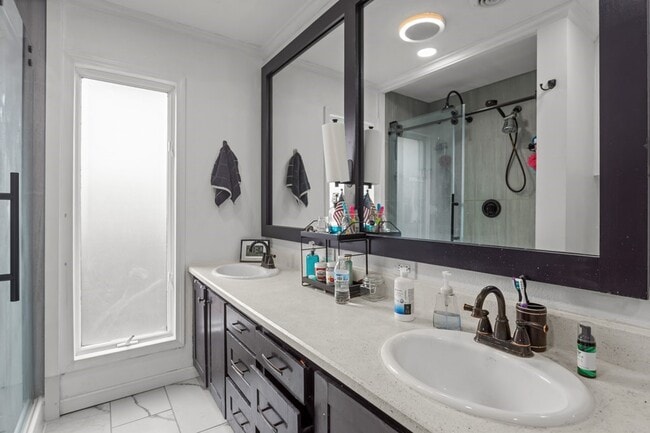 Building Photo - 3322 Providence Dr